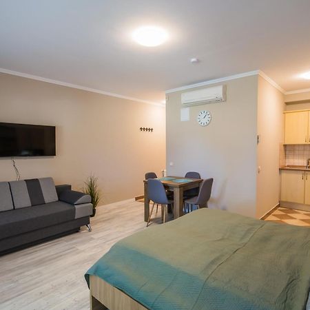 Plazs Home Apartman Siófok Buitenkant foto