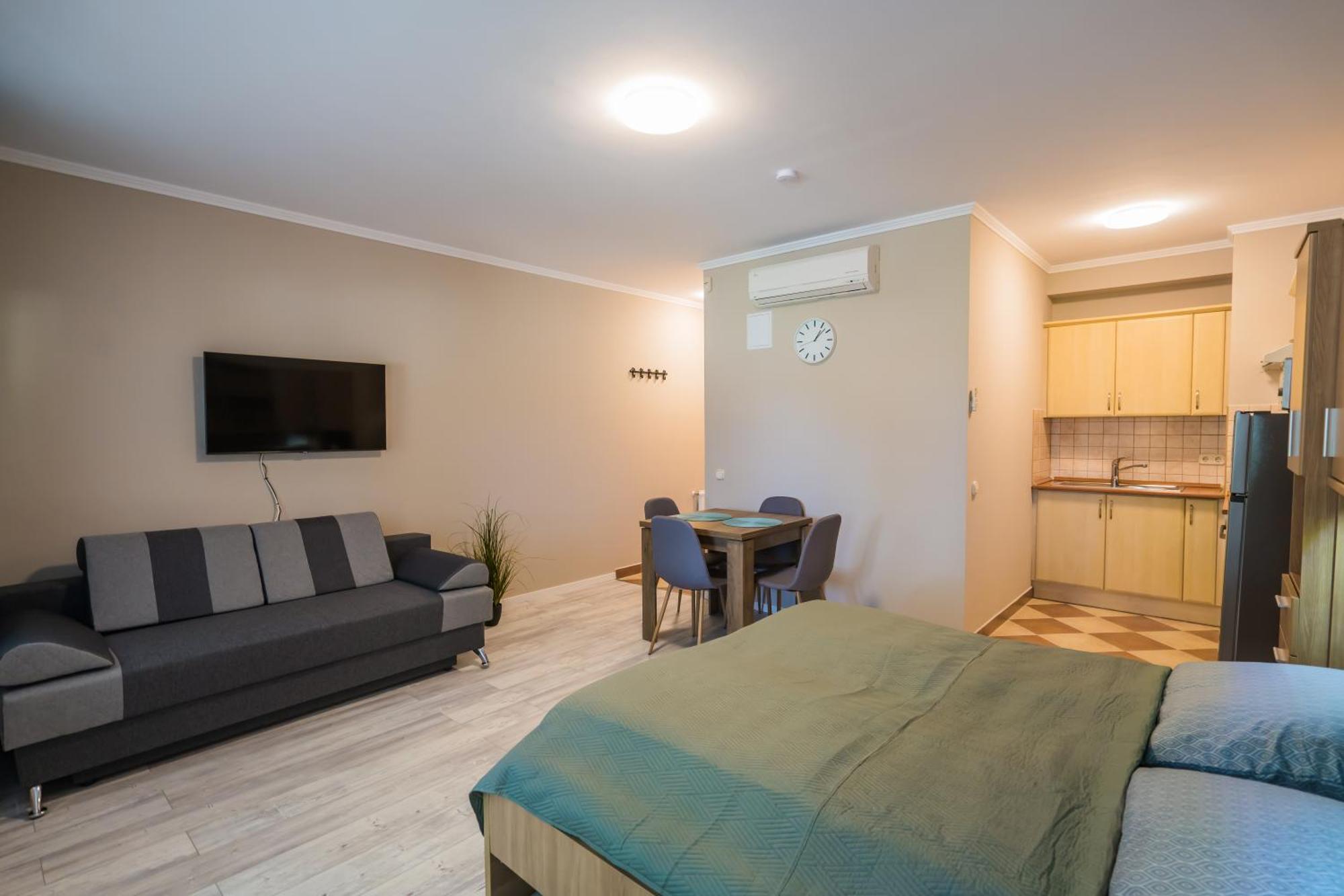 Plazs Home Apartman Siófok Buitenkant foto