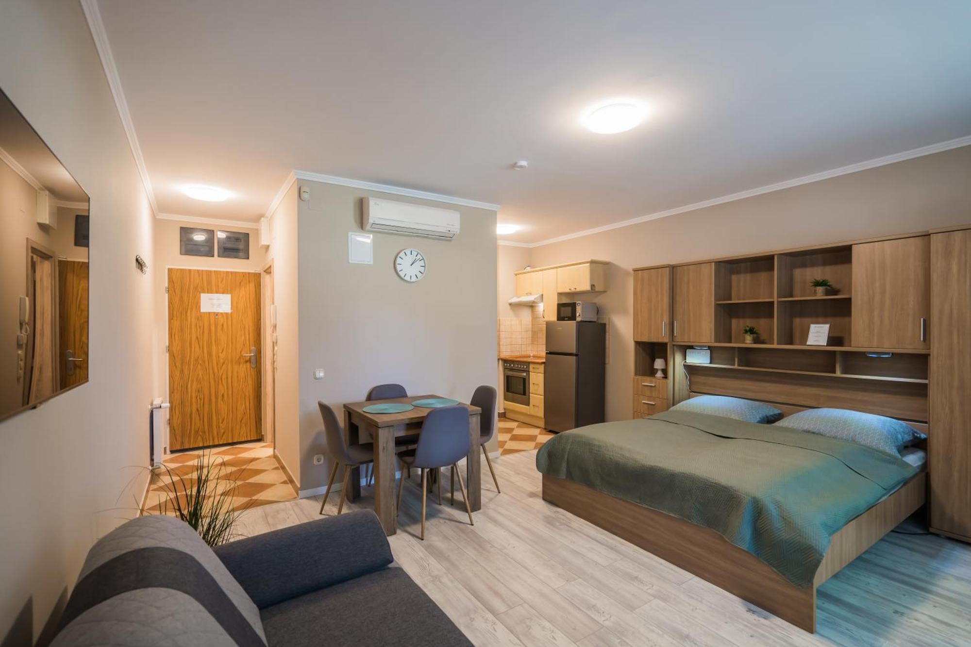 Plazs Home Apartman Siófok Buitenkant foto