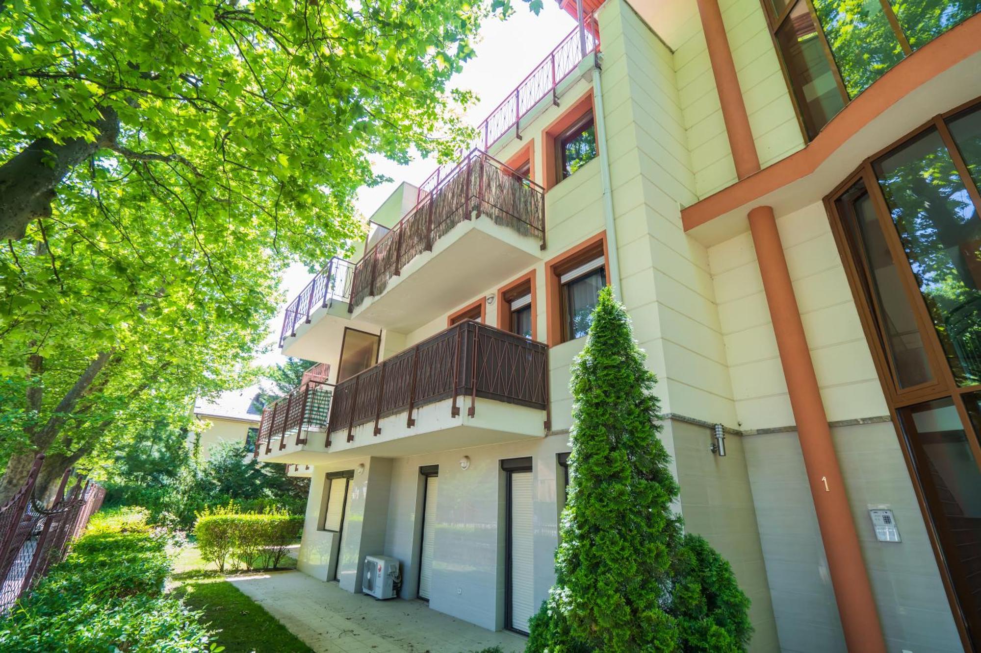 Plazs Home Apartman Siófok Buitenkant foto