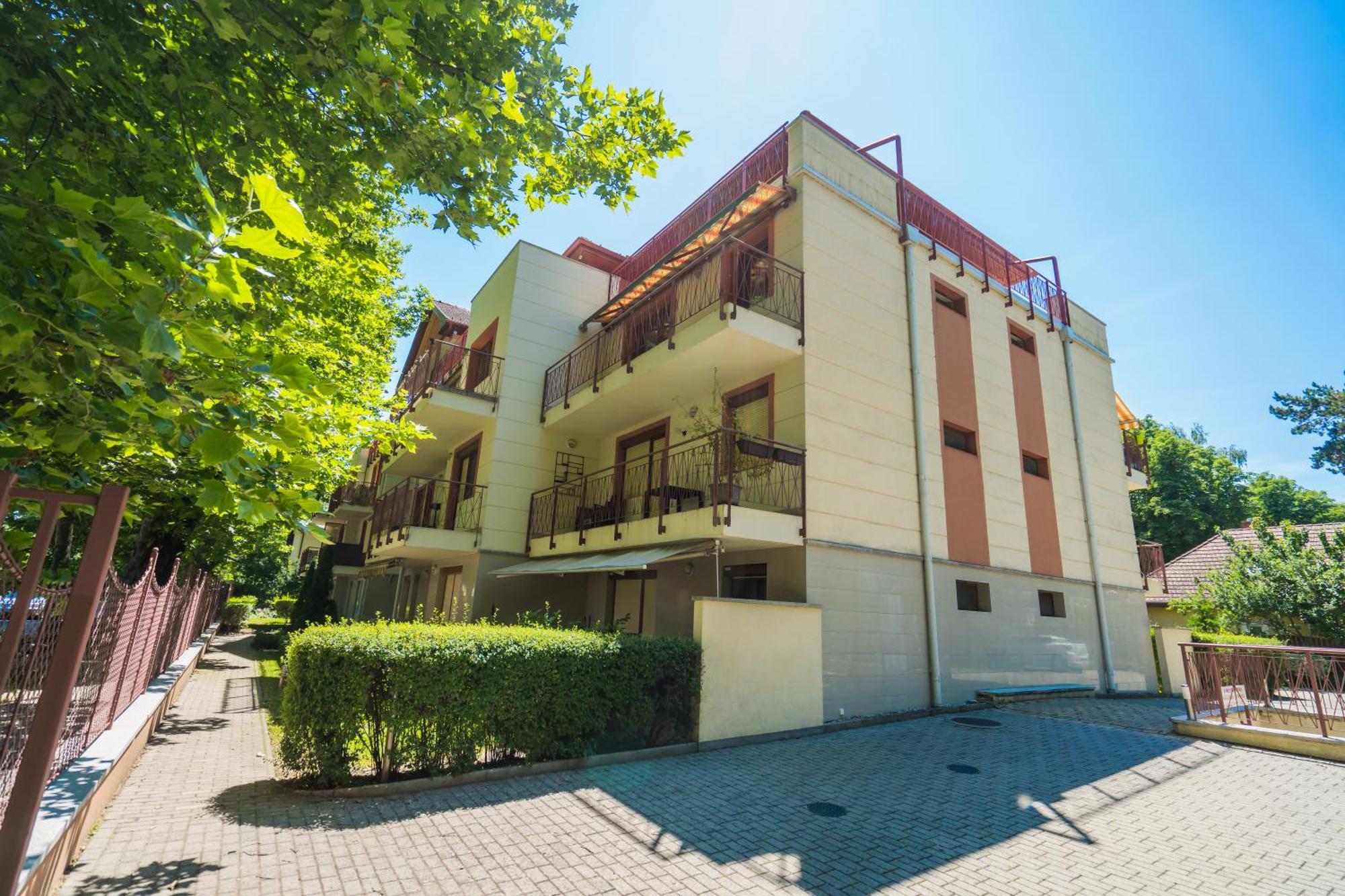 Plazs Home Apartman Siófok Buitenkant foto