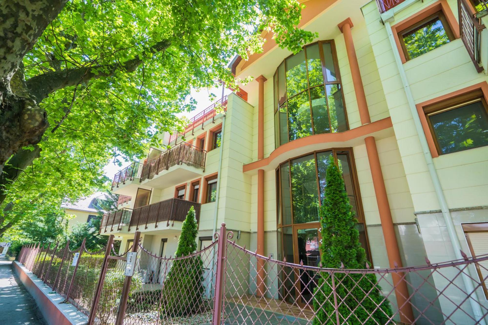 Plazs Home Apartman Siófok Buitenkant foto